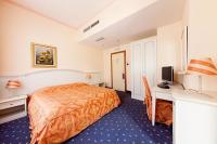 Hermosa habitación doble luminosa en el Hotel Museum - Budapest Hermosa habitación doble luminosa en el Hotel Museum - Budapest