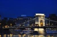 El hotel de 5 estrellas Sofitel Chain Bridge Budapest está situado en el corazón de Budapest El hotel de 5 estrellas Sofitel Chain Bridge Budapest está situado en el corazón de Budapest