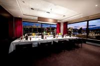 Terraza cafetería con vista al Danubio - Hotel Sofitel Budapest Chain Bridge Terraza cafetería con vista al Danubio - Hotel Sofitel Budapest Chain Bridge